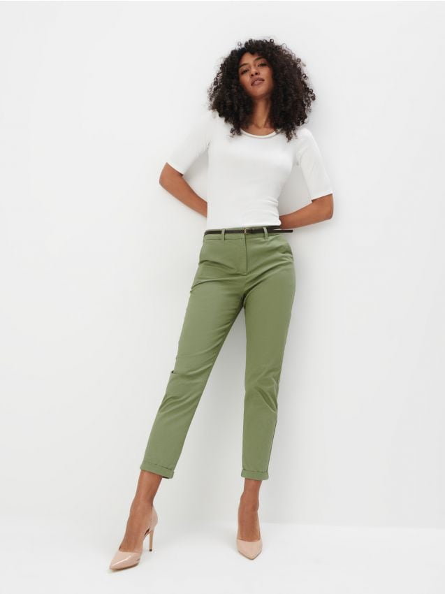 Mohito - Zielone spodnie cygaretki z paskiem - zielony