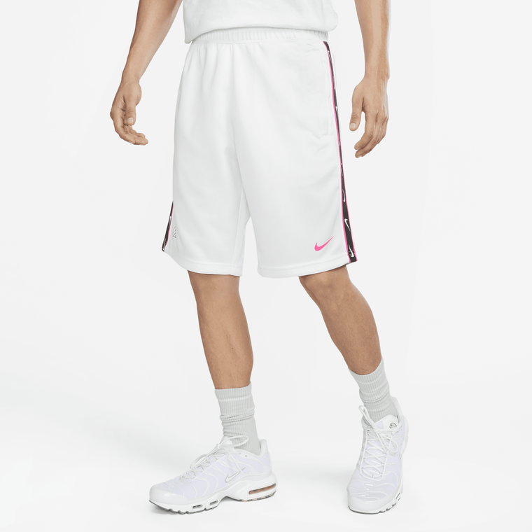 Spodenki męskie z powtarzającym się logo Nike Sportswear - Biel