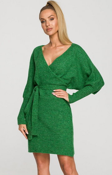 Zielona kopertowa sukienka swetrowa z wełną M714, Kolor szmaragdowy, Rozmiar S/M, MOE