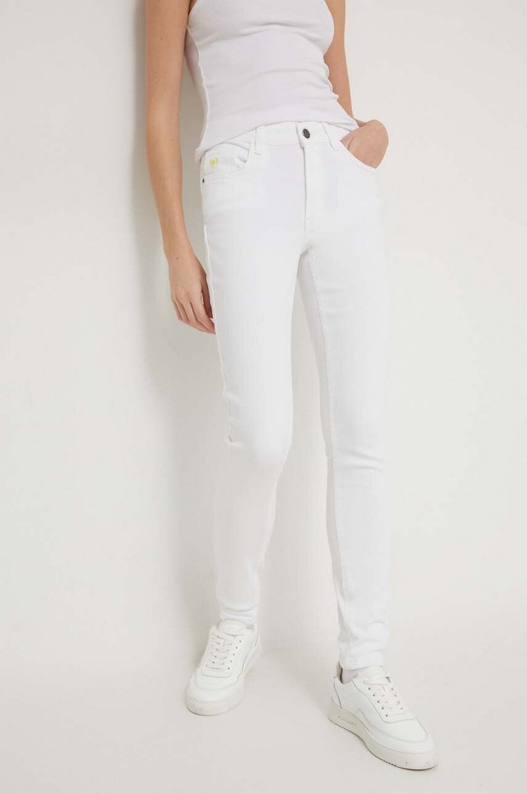 Desigual jeansy MIAMI damskie kolor biały 24SWDD18