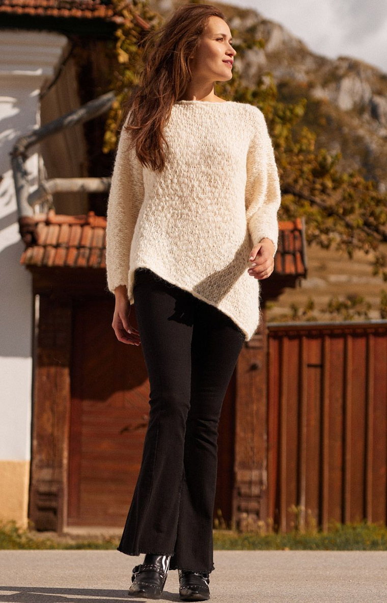 Oversizowy sweter damski ecru z niefarbowanej wełny alpaki F1777, Kolor ecru, Rozmiar one size, Fobya