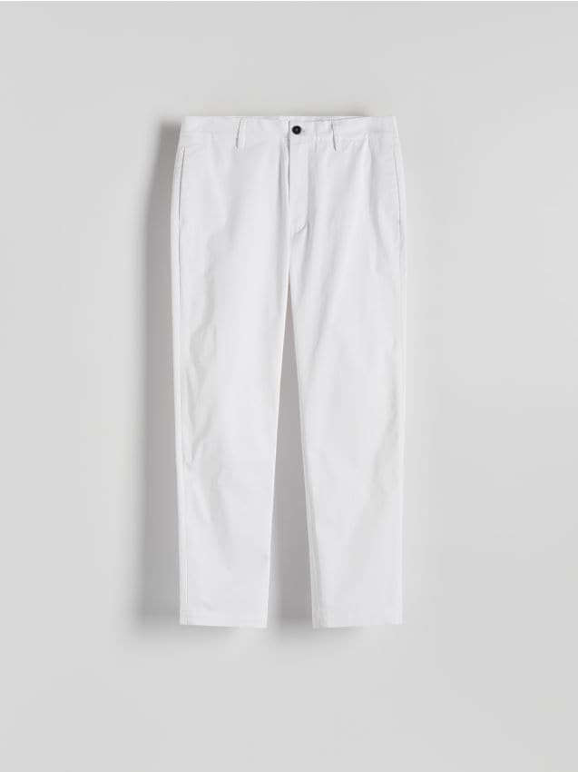 Reserved - Spodnie chino leisure fit - biały