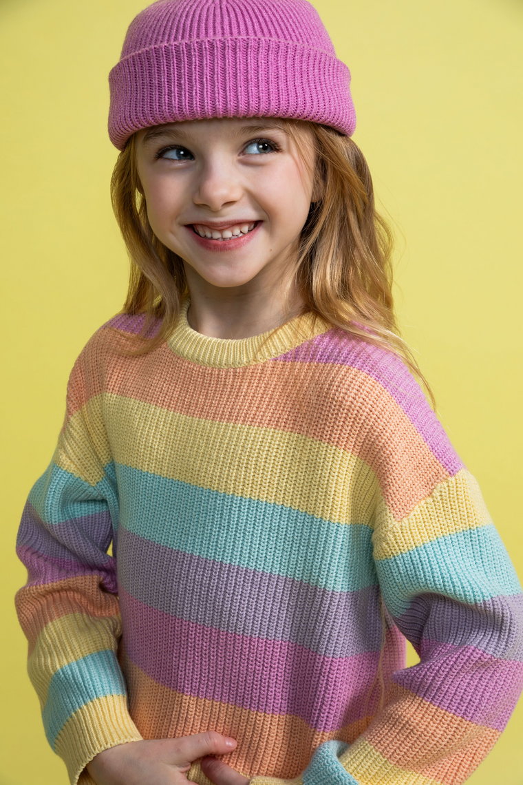 Sweter dziewczęcy w kolorowe poziome paski - 5.10.15.