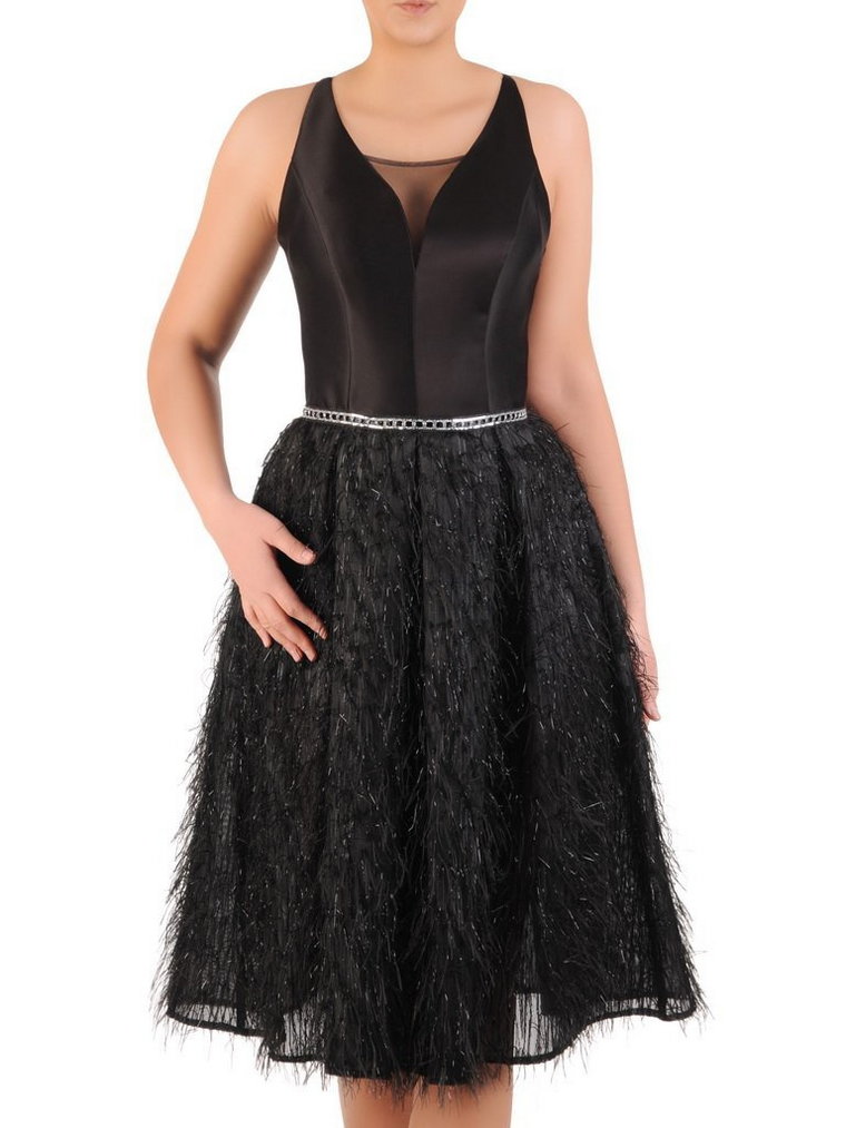 Atrakcyjna sukienka wieczorowa, mała czarna ozdobiona włosem 25121