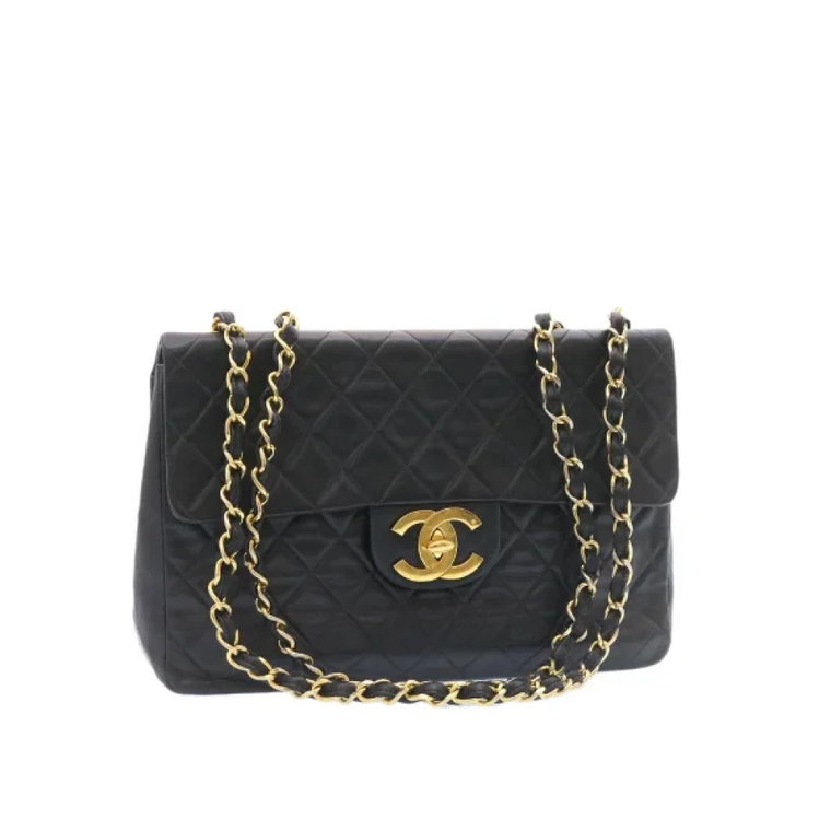 Czarna torebka Chanel z klapką Chanel Vintage