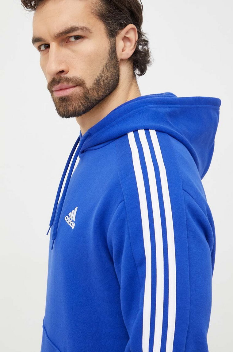 adidas bluza męska kolor niebieski z kapturem z aplikacją  IJ8934