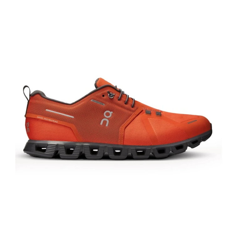 Czerwone buty do biegania odpychające wodę On Running
