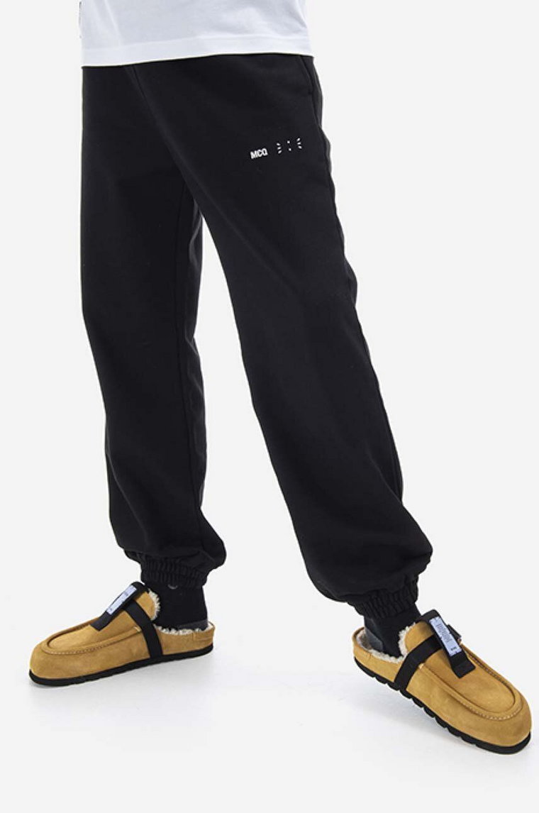MCQ spodnie dresowe bawełniane kolor czarny gładkie 647262RST931000-BLACK