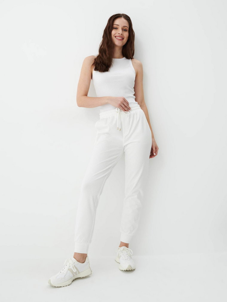 Mohito - Białe spodnie dresowe - kremowy