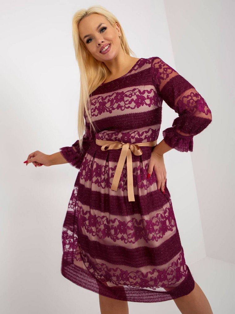 Sukienka plus size fioletowy elegancki koktajlowa dekolt okrągły rękaw długi długość midi koronka z podszewką pasek
