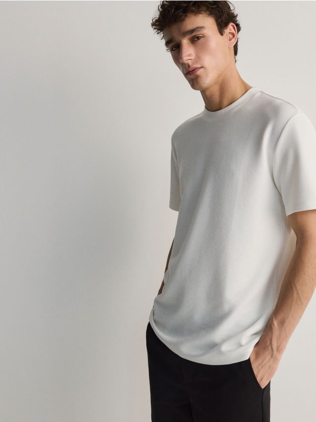 Reserved - T-shirt comfort z wiskozą - złamana biel