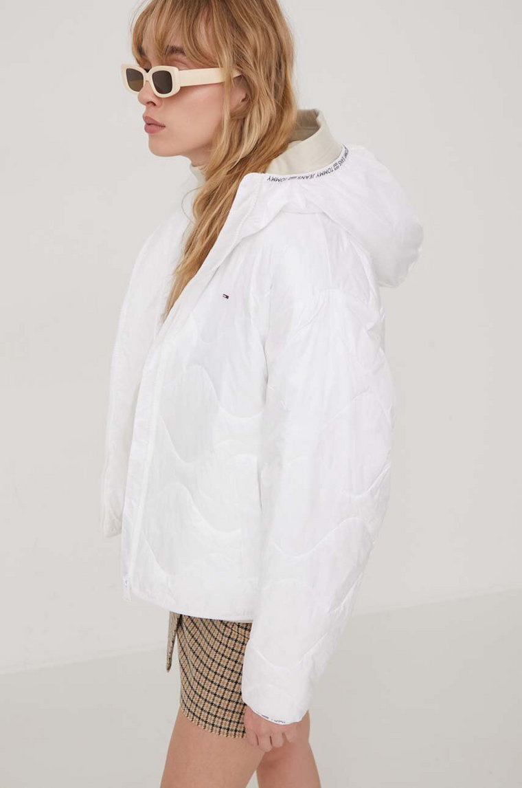 Tommy Jeans kurtka damska kolor biały przejściowa DW0DW17242