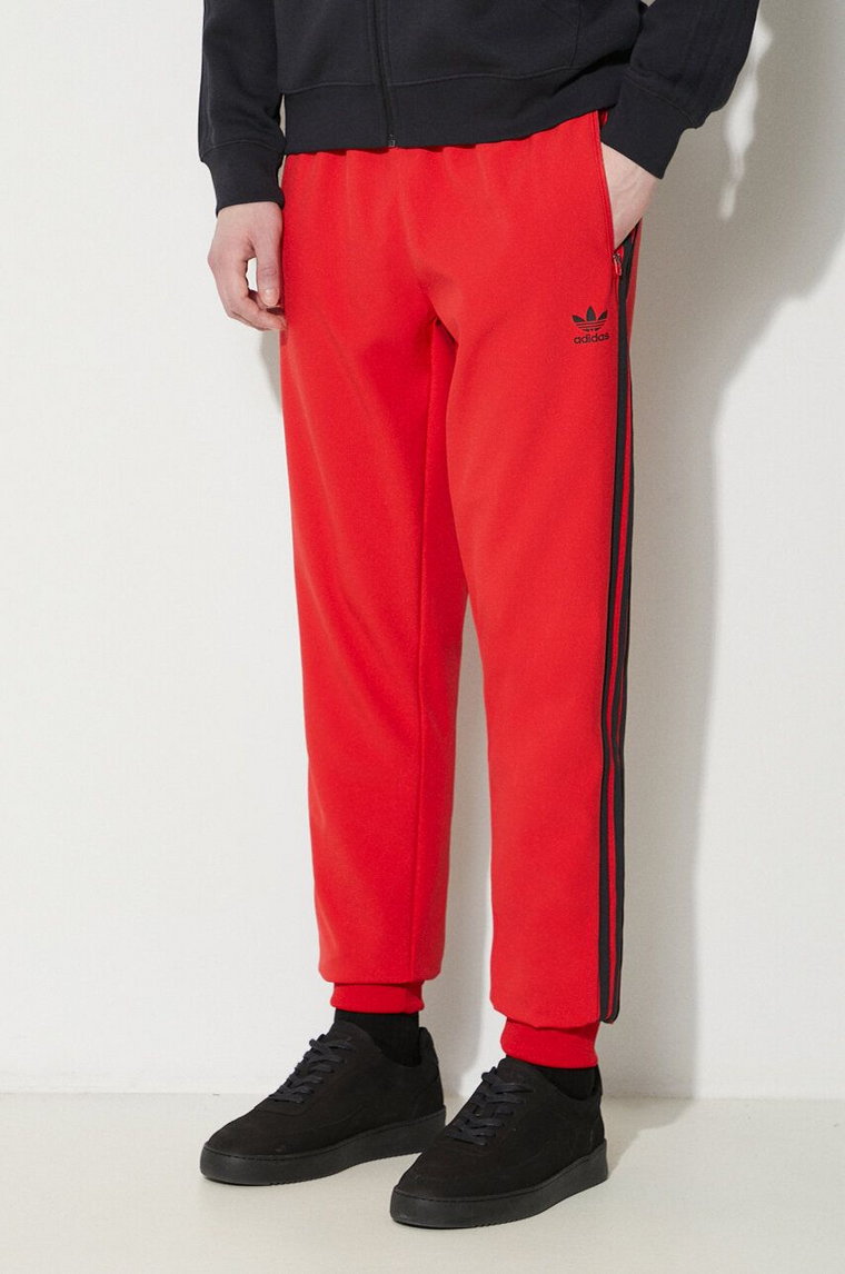 adidas Originals spodnie dresowe kolor czerwony z aplikacją  IS2808