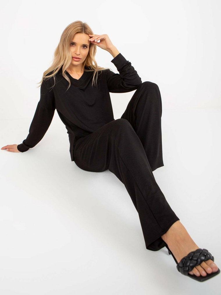 Komplet casualowy czarny casual bluza i spodnie dekolt w kształcie V rękaw długi nogawka szeroka długość długa