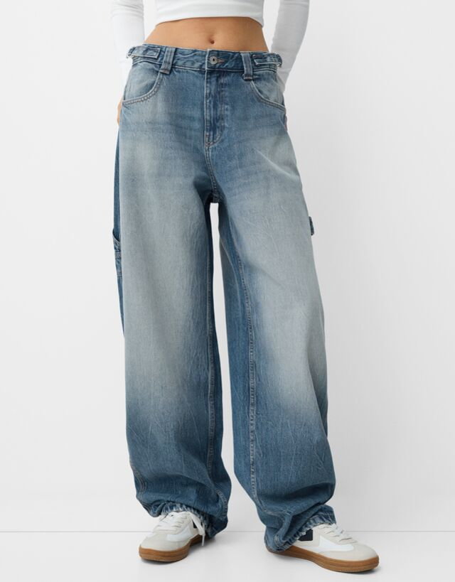 Bershka Regulowane Jeansy Balloon Fit Carpenter Kobieta 10-12 Wyblakły Niebieski