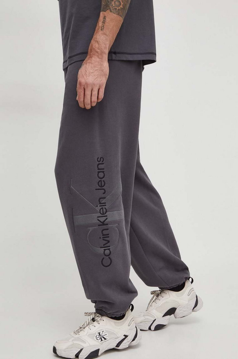 Calvin Klein Jeans spodnie dresowe bawełniane kolor szary z aplikacją