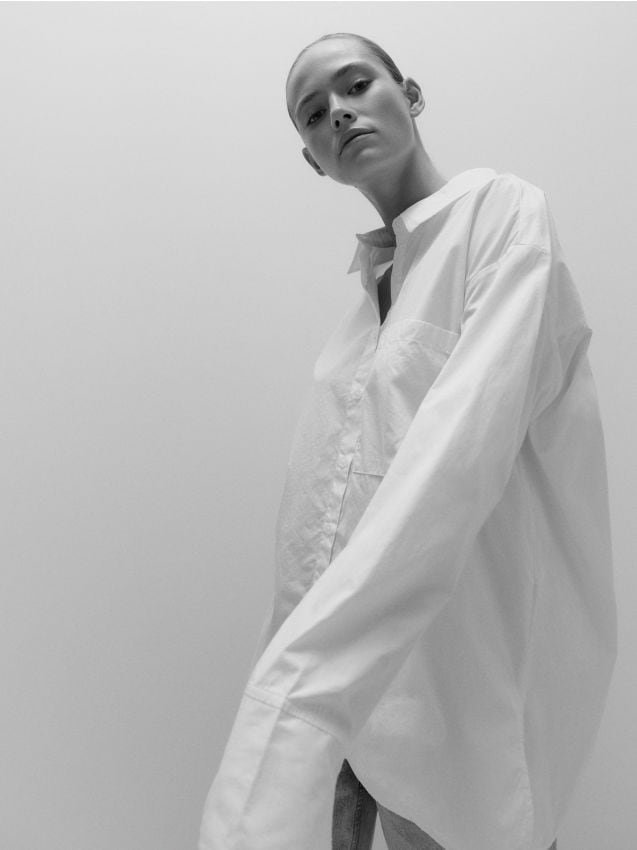 Reserved - Bawełniana koszula z szerokimi mankietami - biały