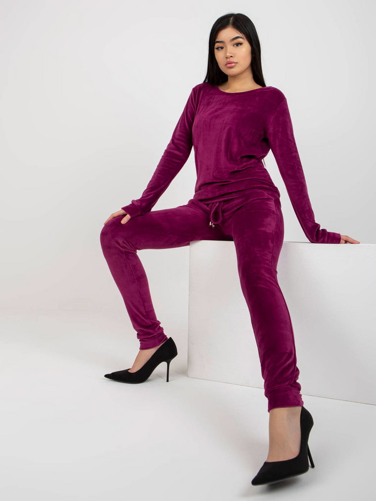 Komplet welurowy fioletowy casual bluza i spodnie dekolt okrągły rękaw długi nogawka ze ściągaczem długość długa