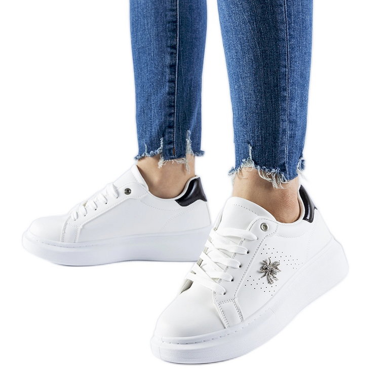 Białe sneakersy z cyrkoniową aplikacją Fairfax