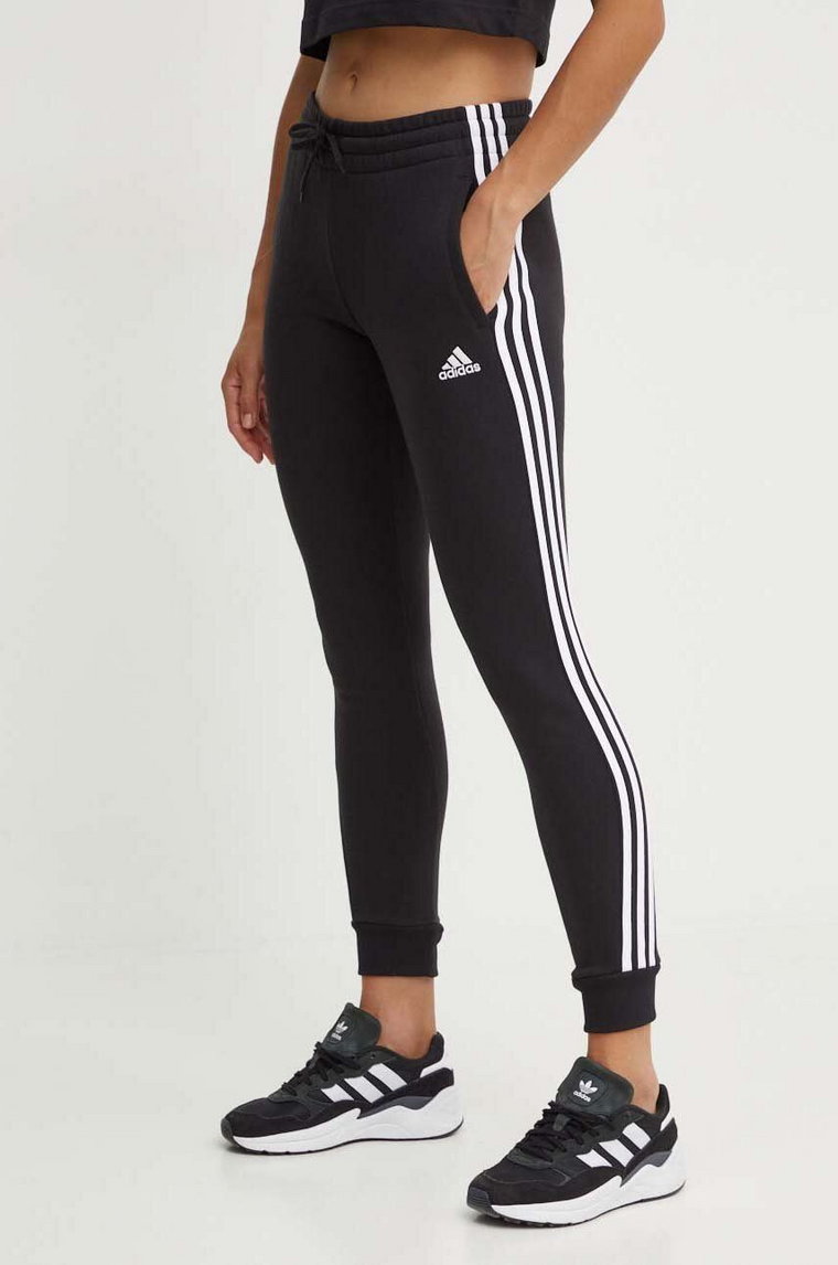 adidas spodnie dresowe Essentials kolor czarny z aplikacją HZ5753