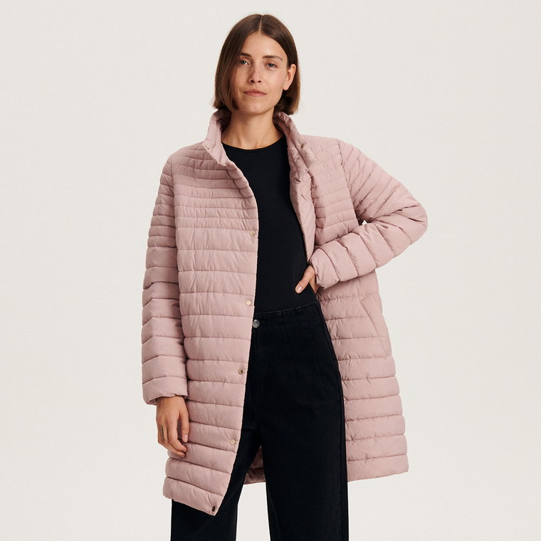 Reserved - Pikowany płaszcz z wiązaniem - Różowy