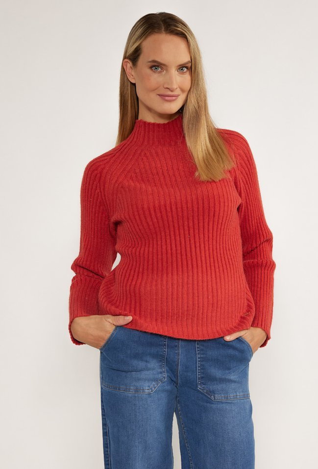 Sweter z prążkowaniem