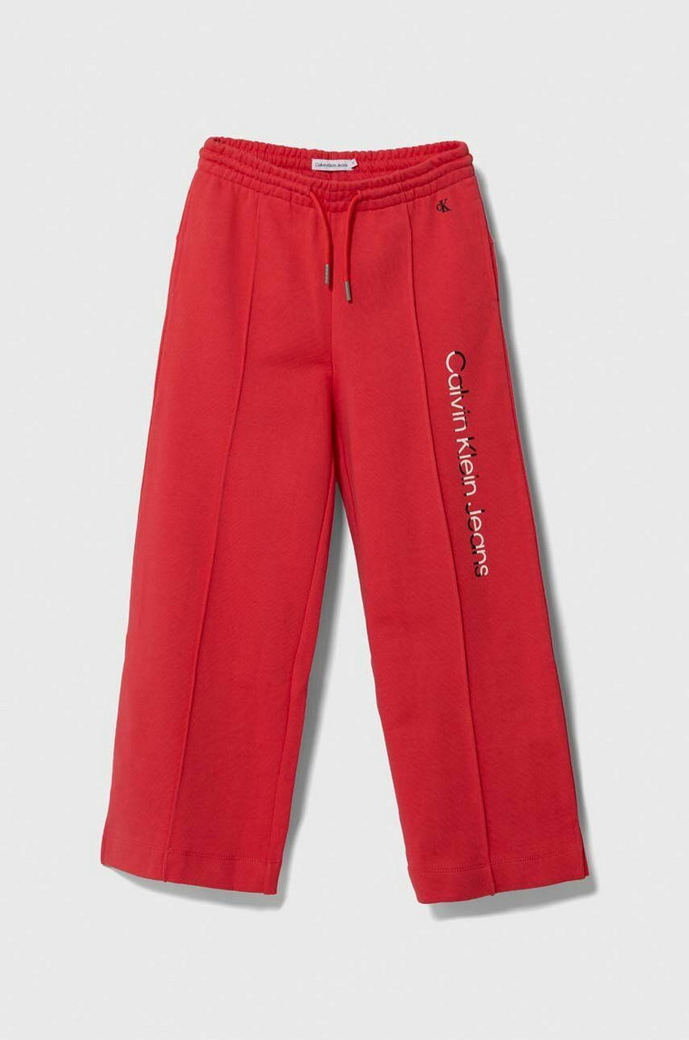 Calvin Klein Jeans spodnie dresowe bawełniane dziecięce kolor czerwony z nadrukiem
