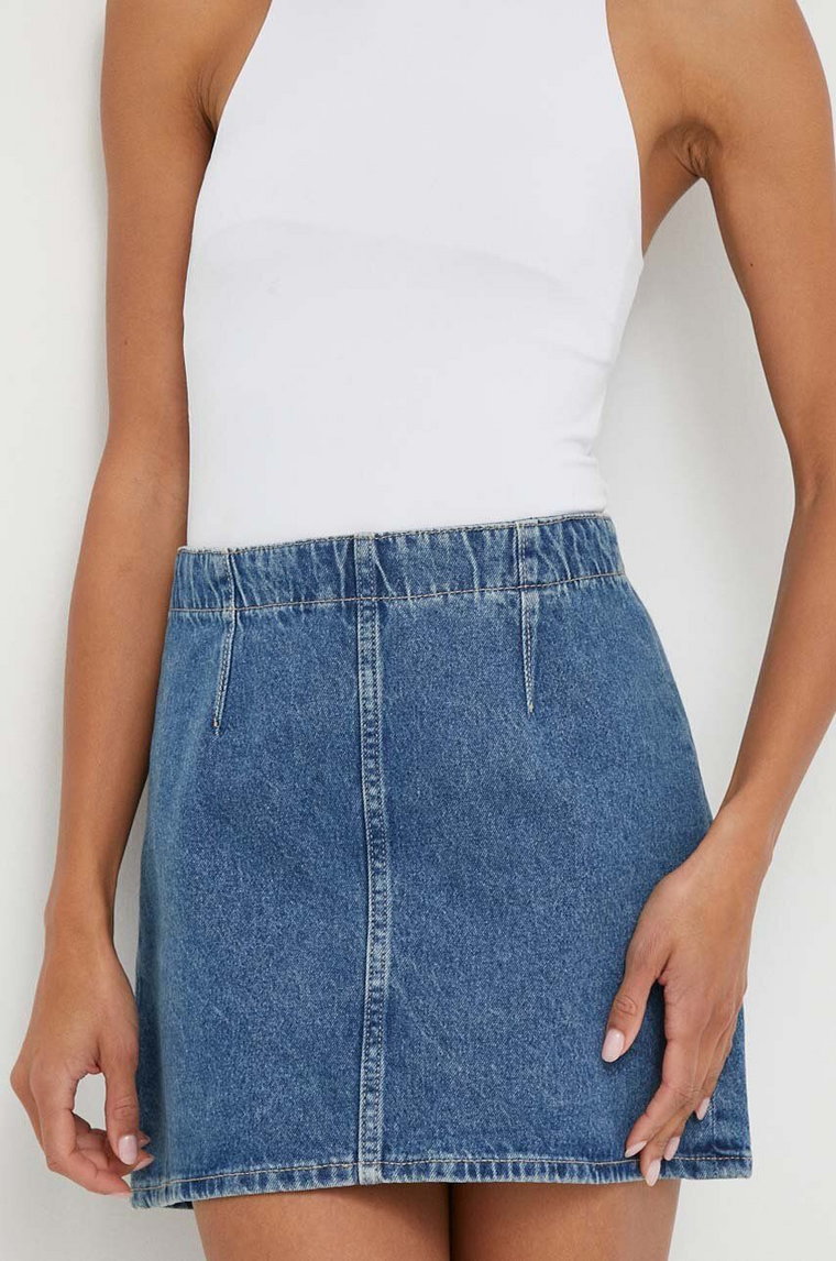 Calvin Klein Jeans spódnica jeansowa kolor niebieski mini rozkloszowana