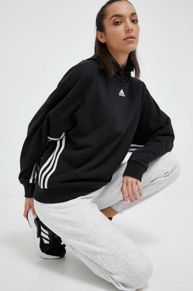 adidas bluza damska kolor czarny z kapturem z aplikacją