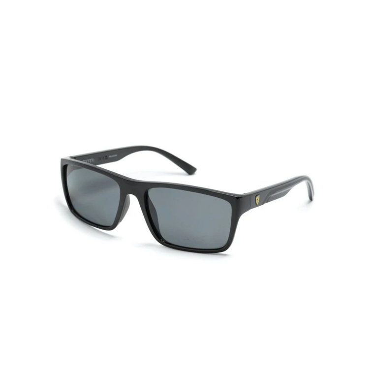 Czarne okulary przeciwsłoneczne z oryginalnymi akcesoriami Ferrari