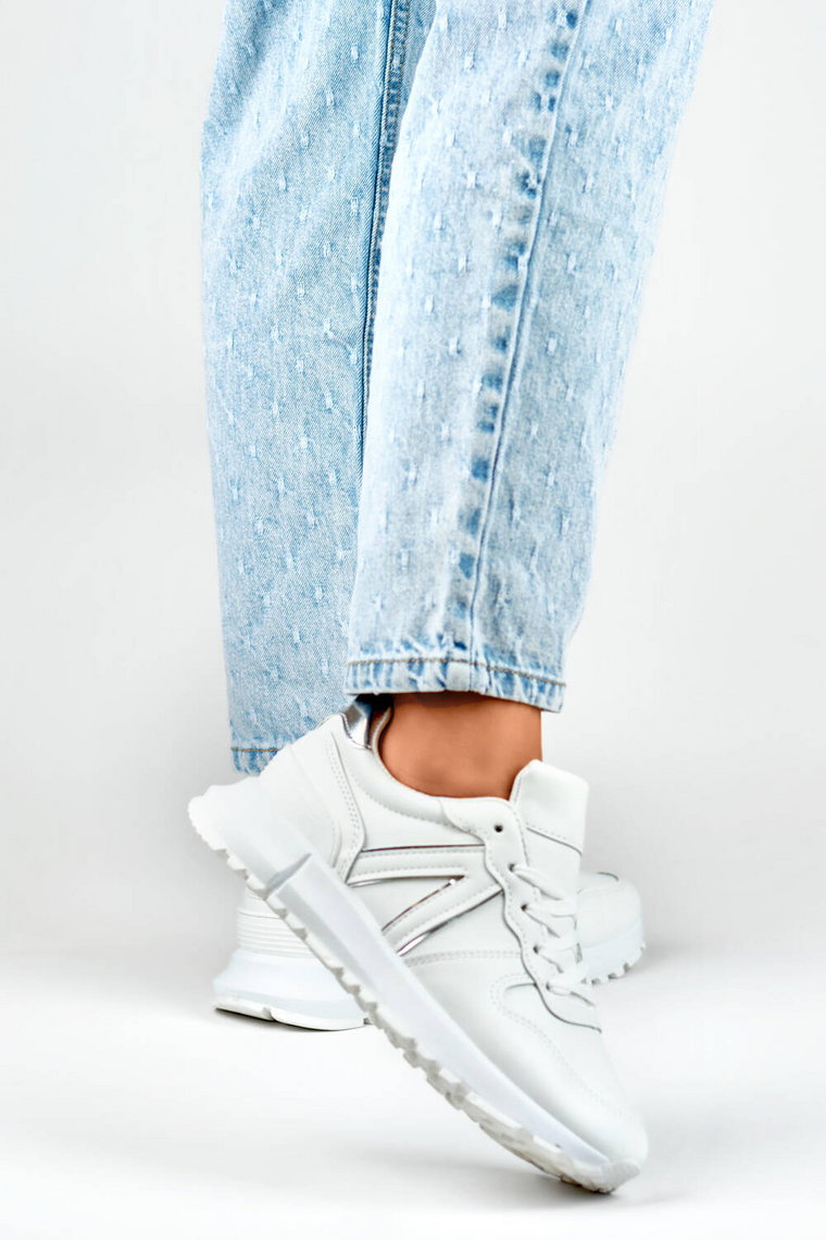 Białe sneakersy damskie ze srebrnymi lamówkami