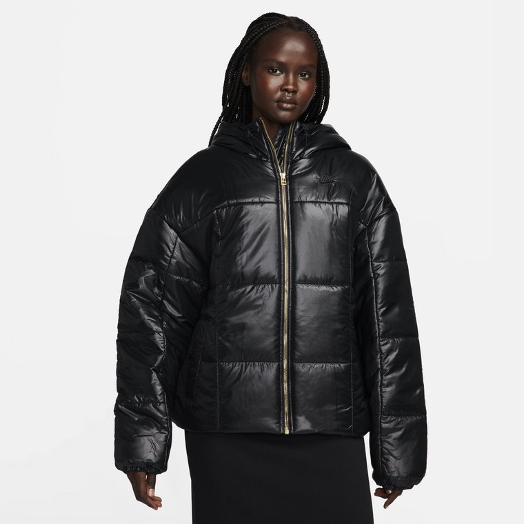 Damska kurtka o luźnym kroju Therma-FIT Nike Sportswear Classic Puffer Shine - Różowy