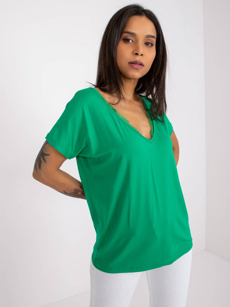 T-shirt jednokolorowy zielony dekolt w kształcie V koronka