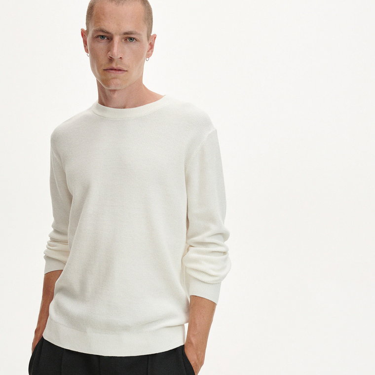 Reserved - Sweter z półokrągłym dekoltem - złamana biel