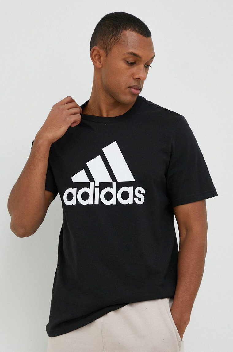 adidas t-shirt bawełniany Essentials kolor czarny z nadrukiem IC9347