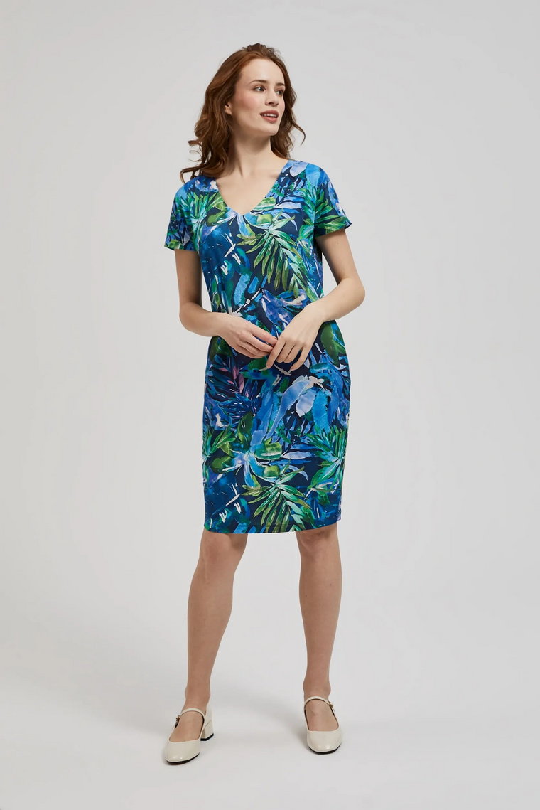 Sukienka w tropikalny wzór niebieska