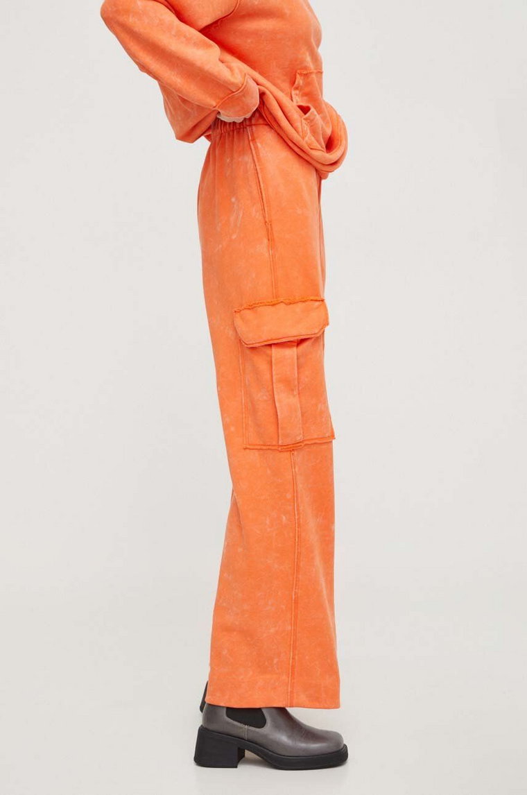 Stine Goya spodnie dresowe kolor pomarańczowy szerokie high waist SG5383