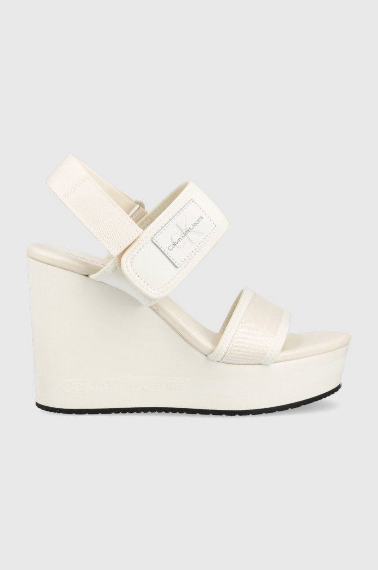 Calvin Klein Jeans sandały WEDGE SANDAL BADGE damskie kolor biały na koturnie YW0YW01028