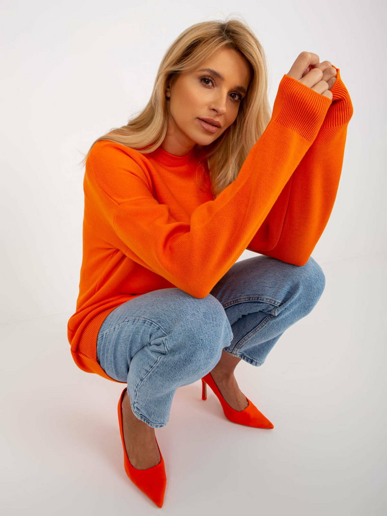 Sweter oversize pomarańczowy casual dekolt okrągły rękaw długi długość długa