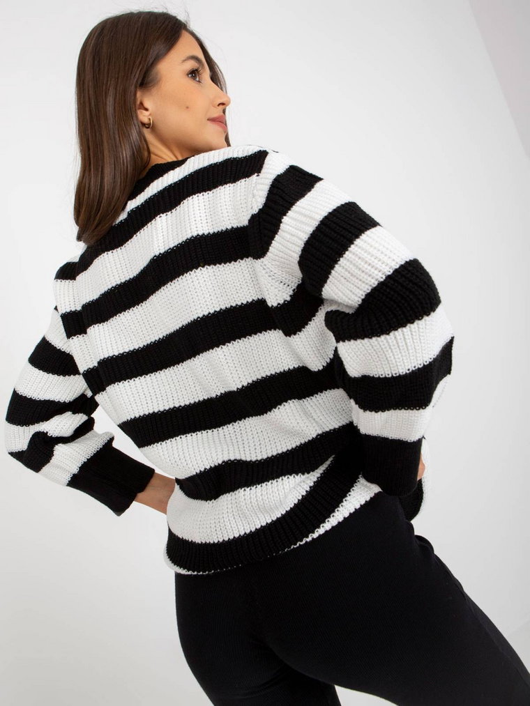Sweter oversize biało-czarny casual dekolt w kształcie V rękaw długi