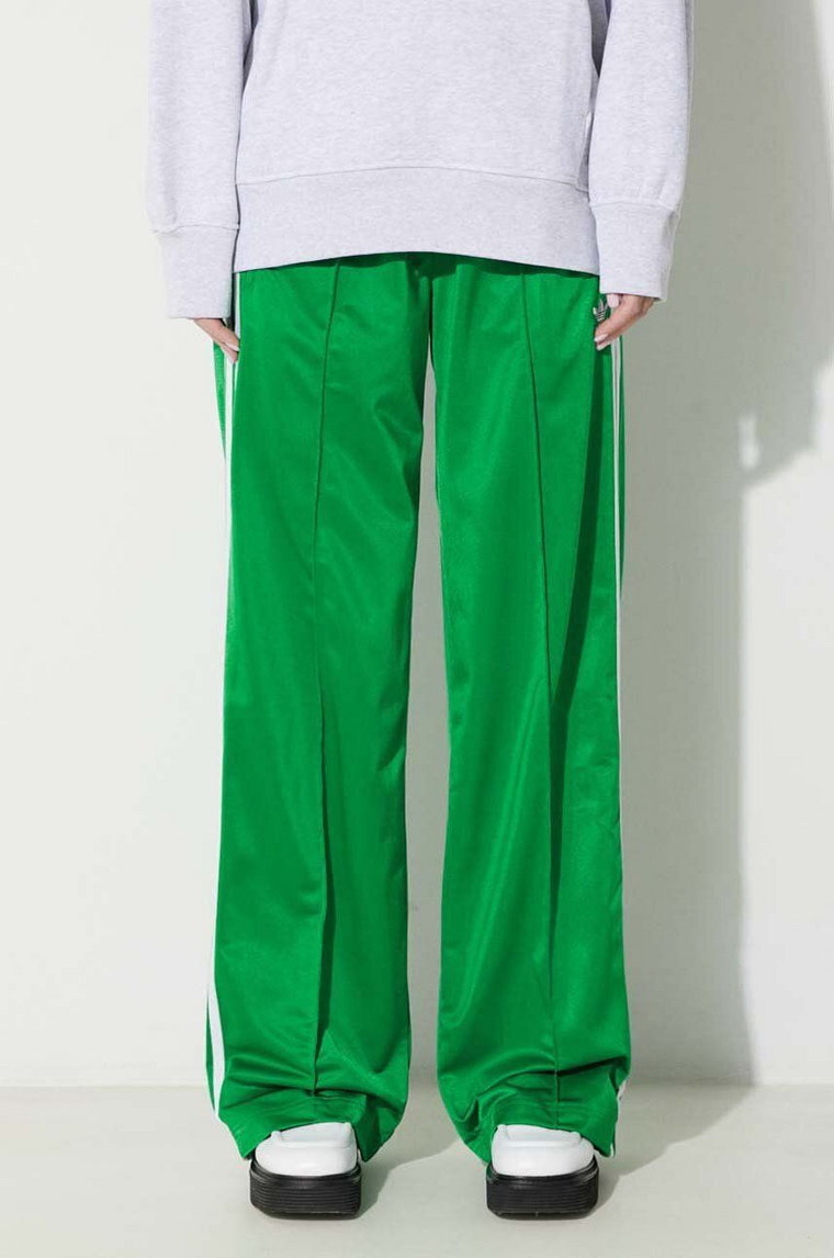 adidas Originals spodnie dresowe Firebird Loose kolor zielony z aplikacją IP0634