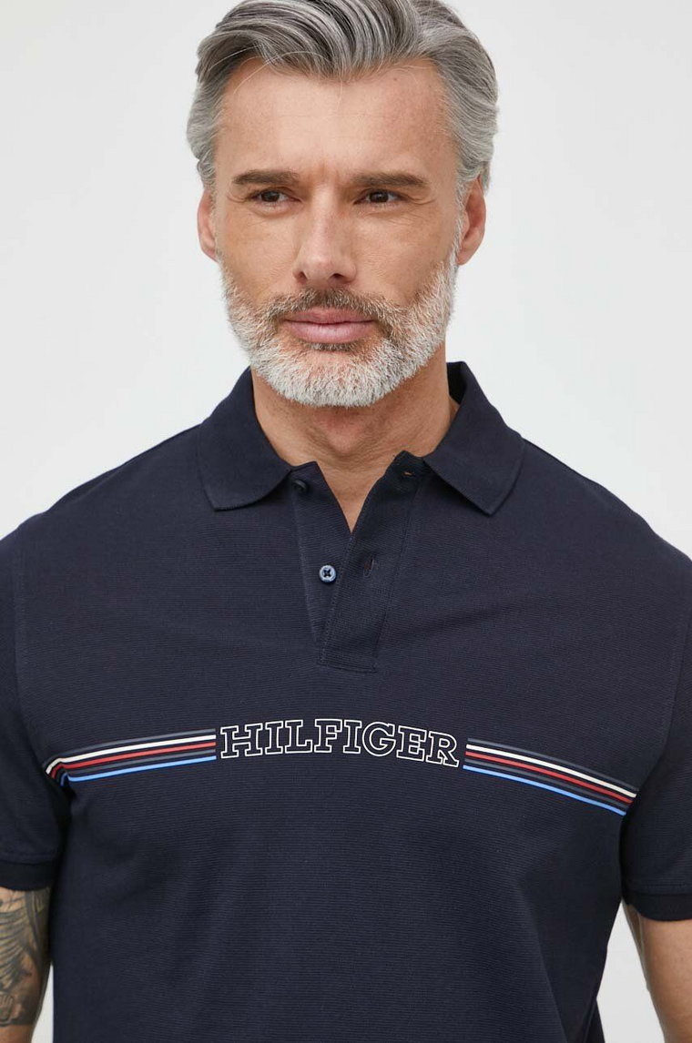 Tommy Hilfiger polo bawełniane kolor granatowy z nadrukiem MW0MW34769