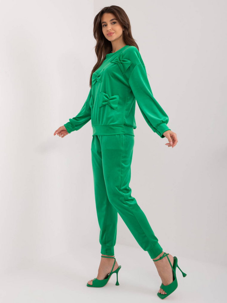 Komplet welurowy zielony casual bluza i spodnie dekolt okrągły rękaw długi nogawka ze ściągaczem