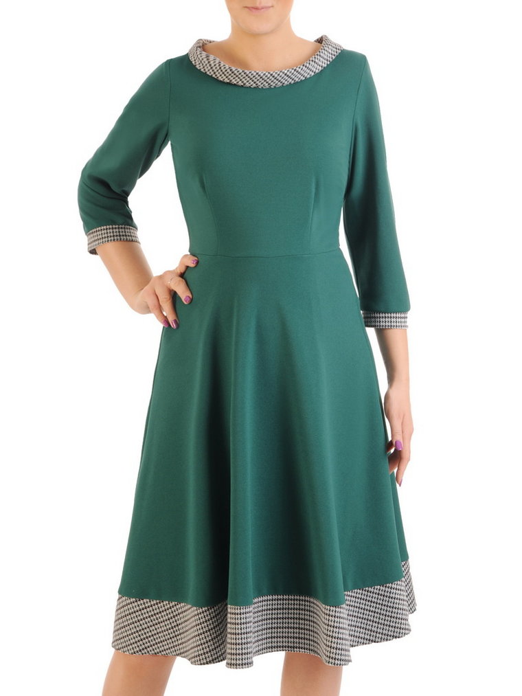 Rozkloszowana sukienka z półgolfem w kolorze zielonym 34860