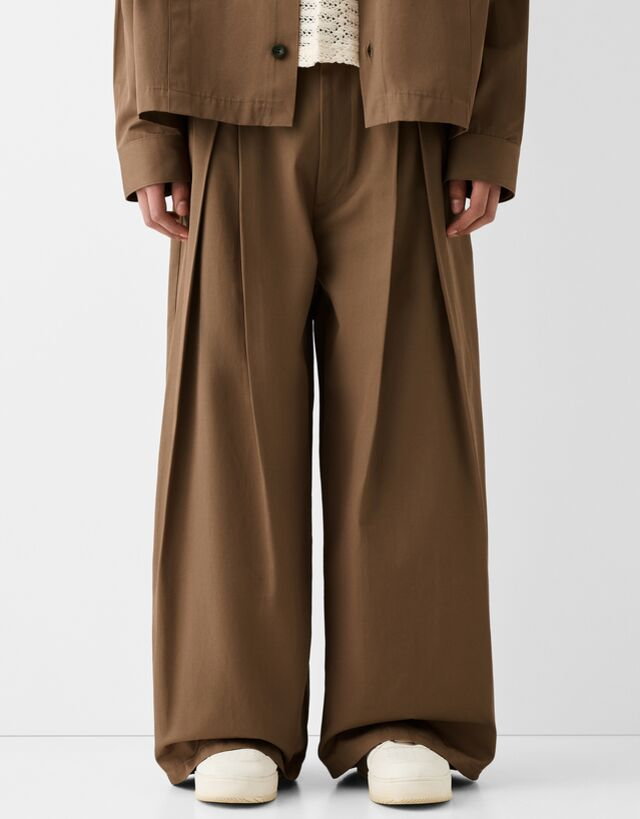 Bershka Szerokie Eleganckie Spodnie Z Zakładkami Mężczyzna 38 Brązowy
