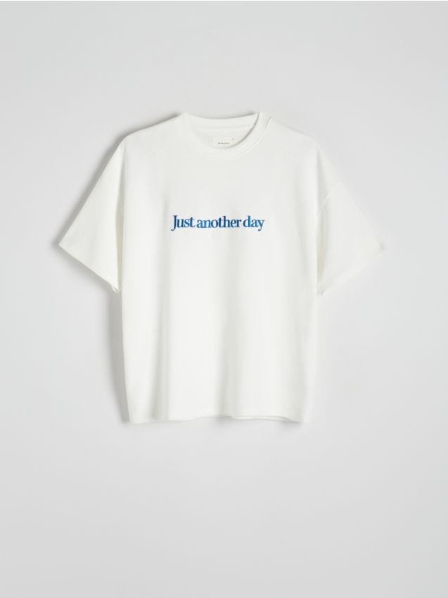 Reserved - T-shirt oversize z napisem - biały