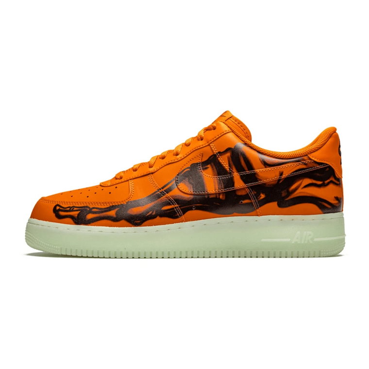 Limitowana Edycja Pomarańczowych Sneakersów z Motywem Szkieletu Nike