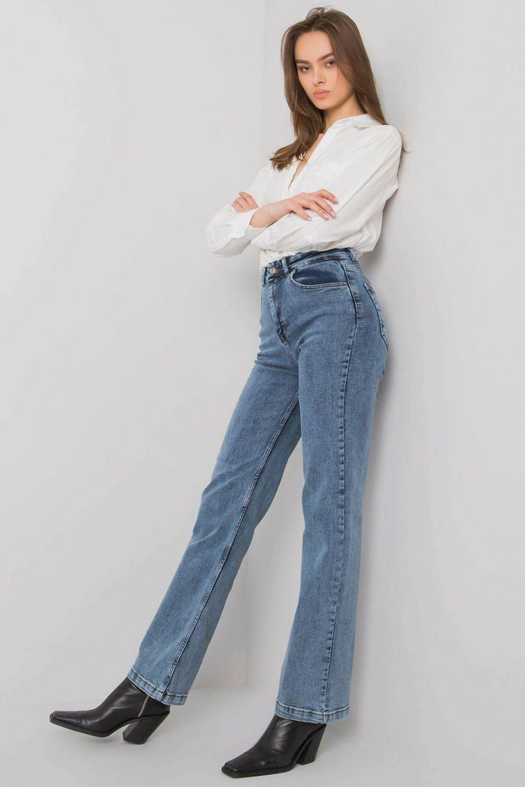 Niebieskie spodnie mom jeans