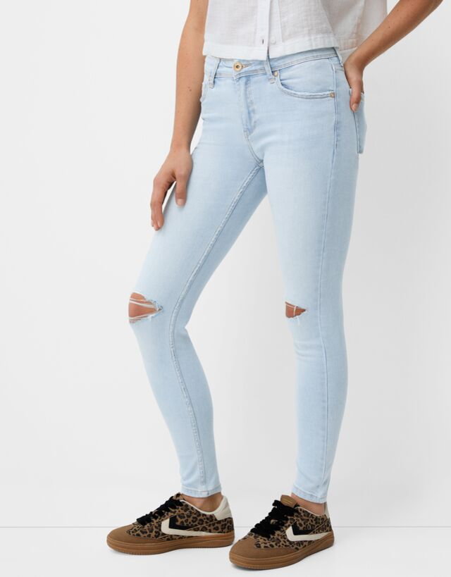 Bershka Jeansy Skinny Fit Z Niskim Stanem Kobieta 34 Jasnoniebieski