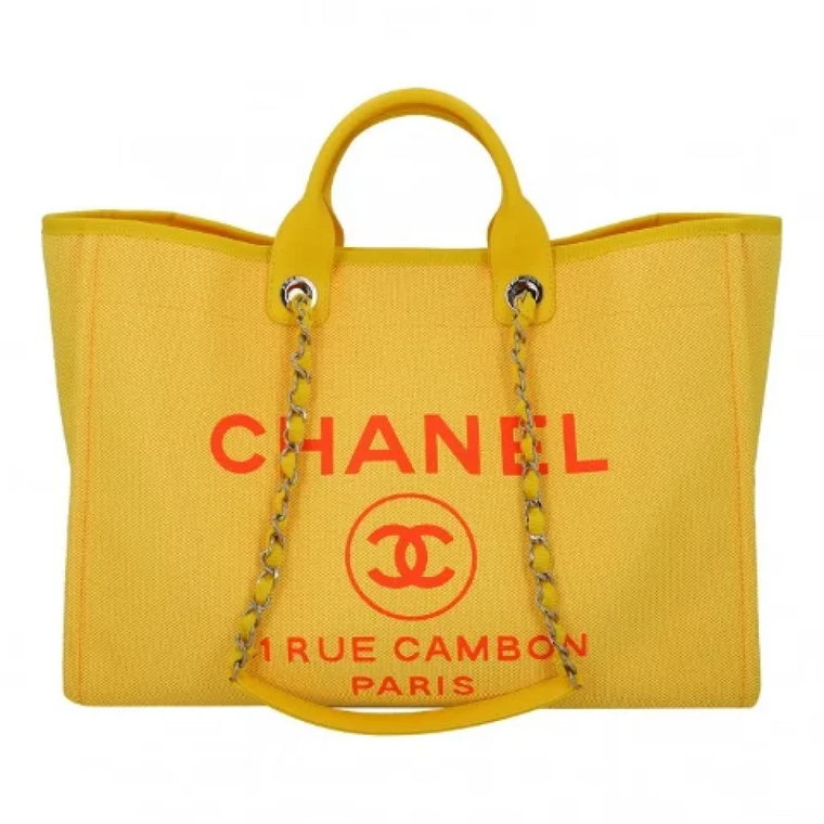 Pre-owned Leather shoppers Chanel Vintage